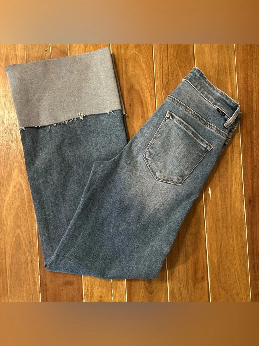 Risen‎ Jeans Light Wash Denim Waistband - Size 3/26 - Picture 3 of 8
